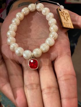 Single Pearl Red Stretch Bracelet